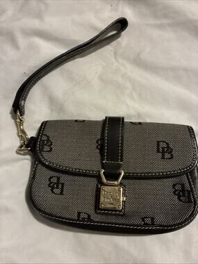 Dooney & Bourke Signature Snap Flap Wristlet Clutch Purse UK22Q BL Black